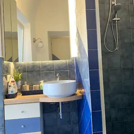 Lucy's House - Comfortable In Apartment *